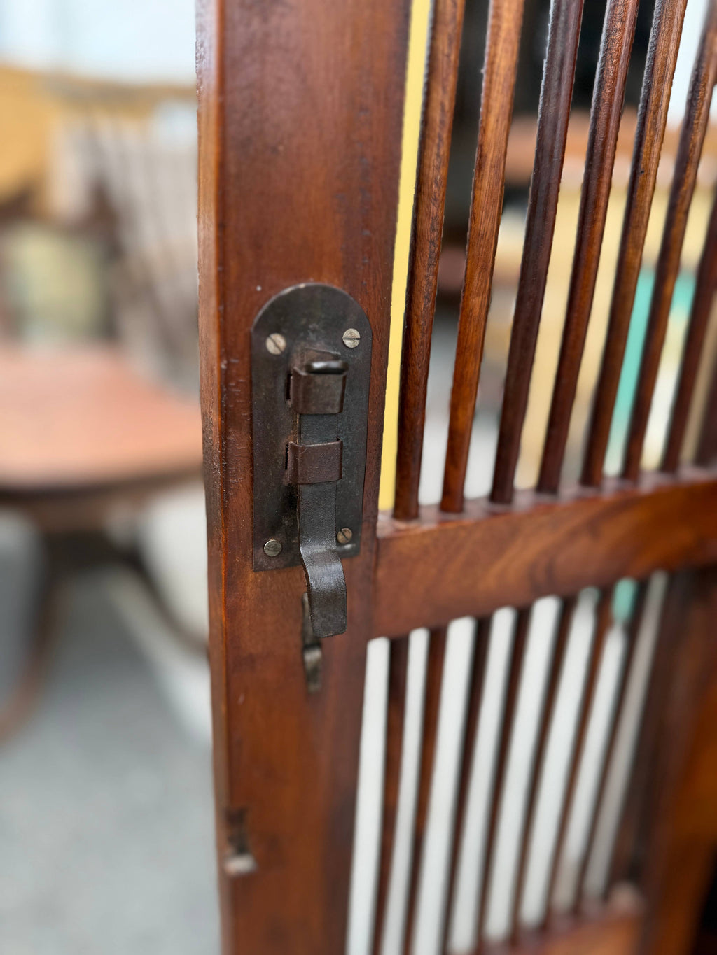 Spindle-Front Display Cabinet in Sheesham, Turned Grille Doors over Three Fixed Shelves, Anglo-Indian Manner, c. 1990–2015
