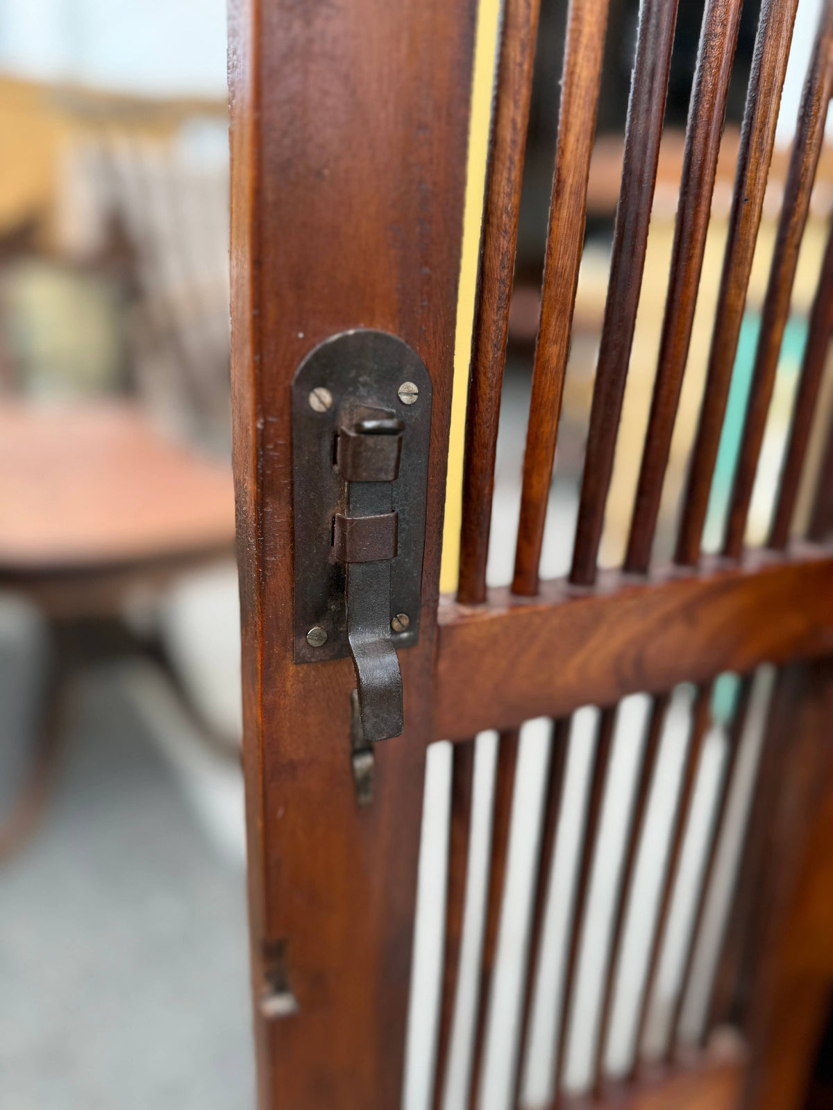 Spindle-Front Display Cabinet in Sheesham, Turned Grille Doors over Three Fixed Shelves, Anglo-Indian Manner, c. 1990–2015