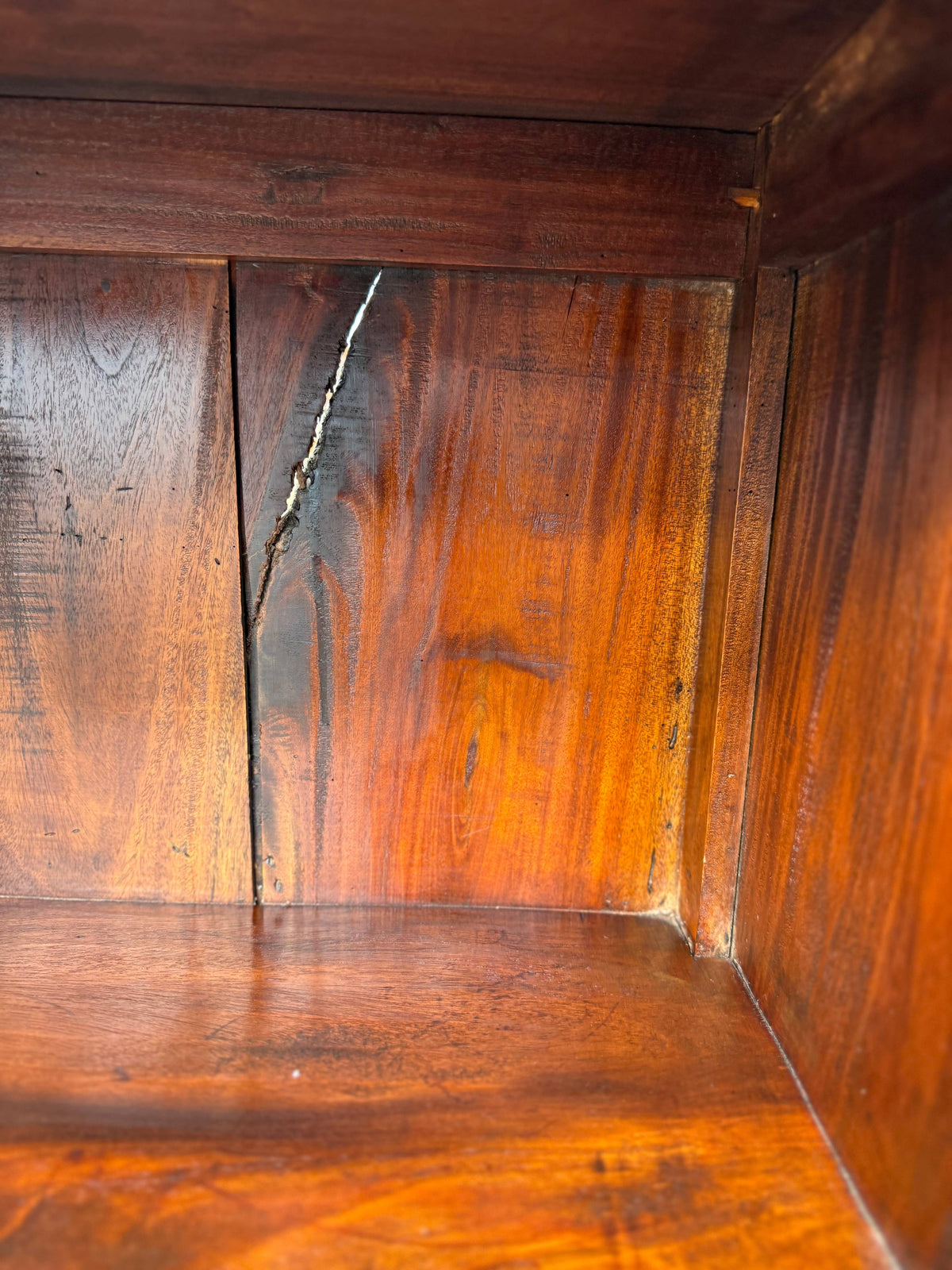 Spindle-Front Display Cabinet in Sheesham, Turned Grille Doors over Three Fixed Shelves, Anglo-Indian Manner, c. 1990–2015